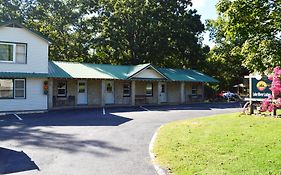 Lake River Lodge